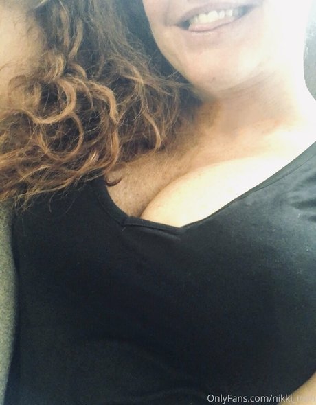 Nikki Irish porn model photo