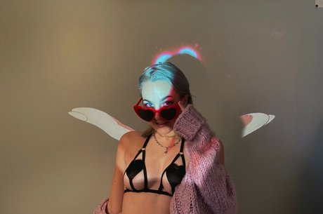 Wretched Wren naked star gallery