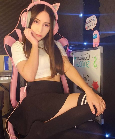 Seshany model pretty img