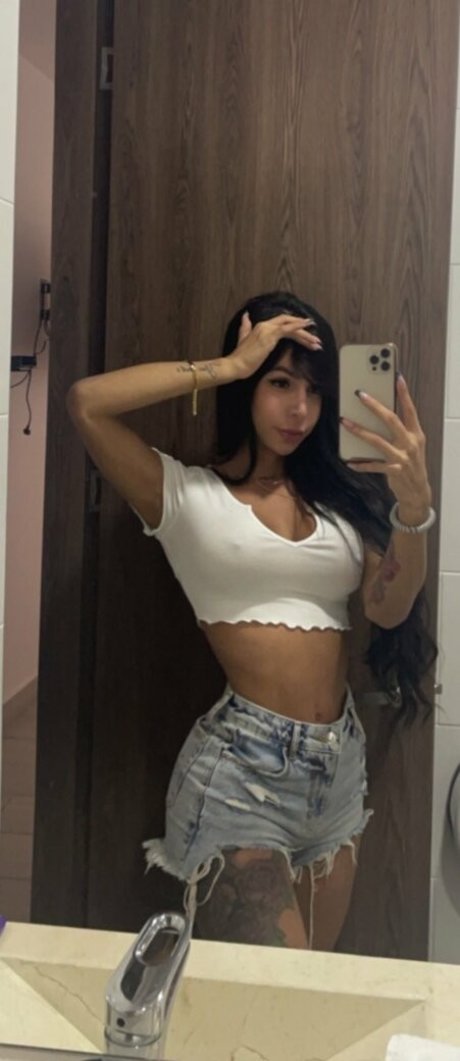 Alejarabbittx model xxx gallery