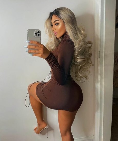 wide onlyfans hot naked image