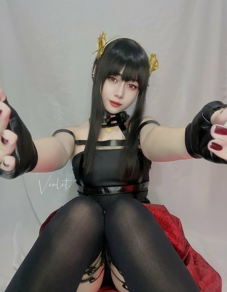 Violetairis erotic model img