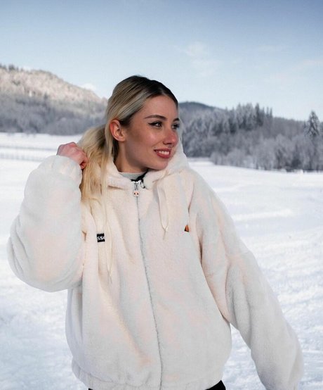 curvy shemale onlyfans hot nude photo