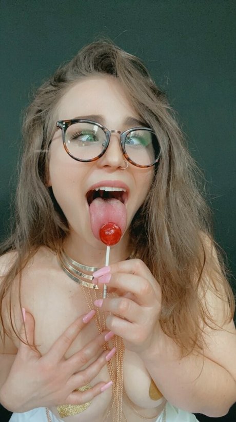 Butternutgiraffe sex actress image