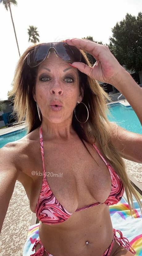 busty mom onlyfans sexy xxx picture