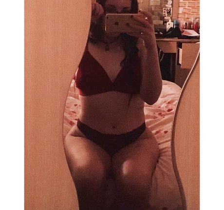 Amy G naked model picture