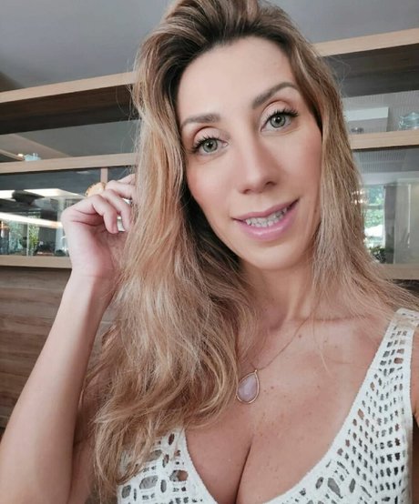 Bru Pinheiros beautiful actress pictures