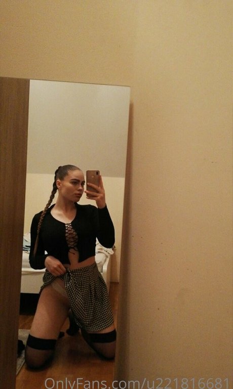 xoxoshawtyxoxo pornographic model picture