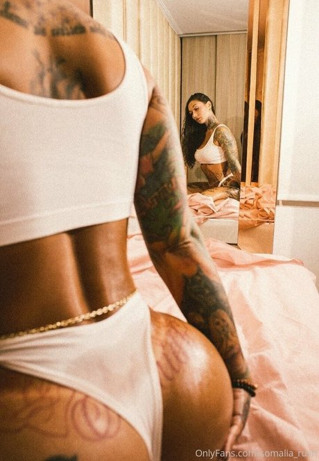 Sarah Schmidt pretty actress photo