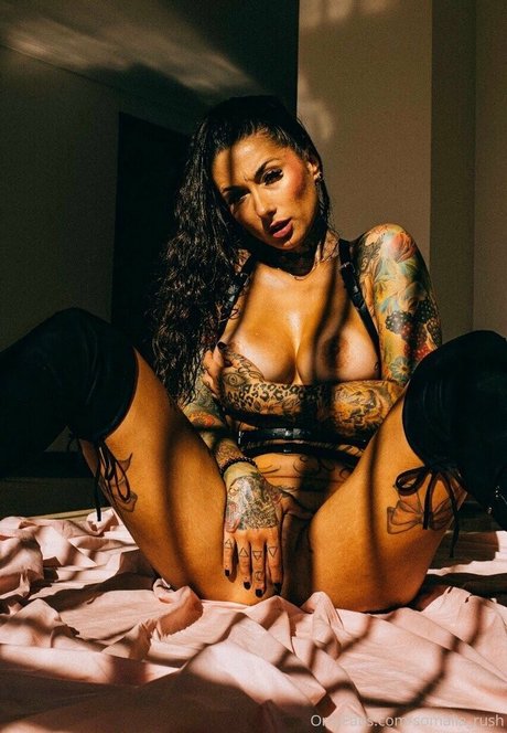 Sarah Schmidt exclusive model pictures