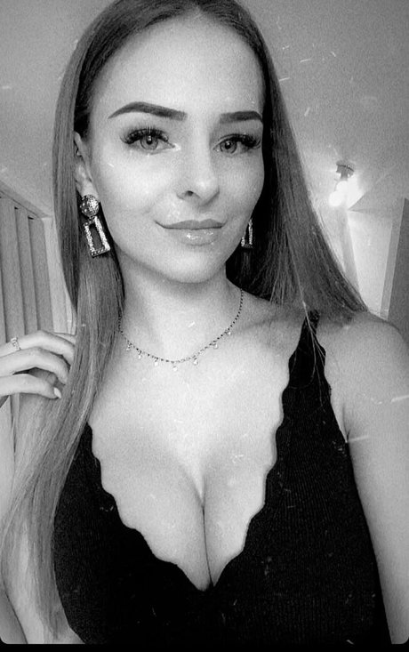 Julia Hofer star sexy pic