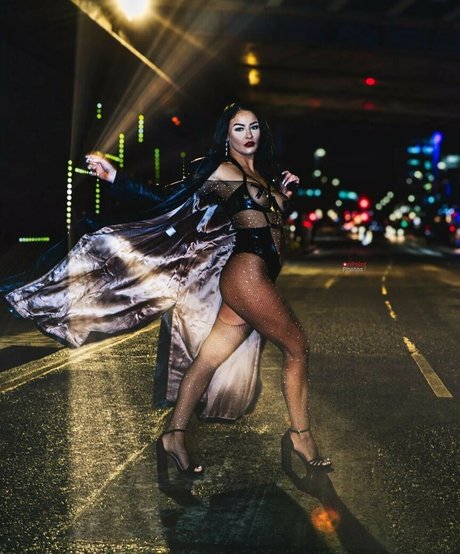 Reign Chaos free actress pics