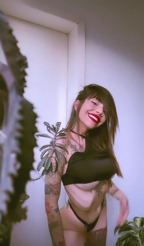 lellycristie nude model photos