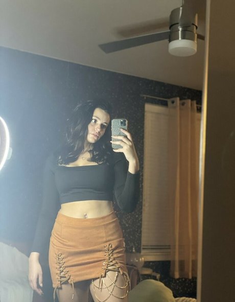 XOXO Mercyy model erotic pic