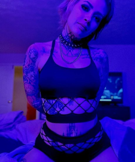 Hannsoff erotic model picture