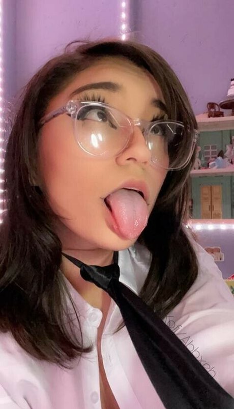 tiny onlyfans hot pic