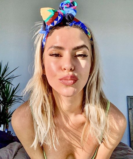 Sam Blacky hot model photo