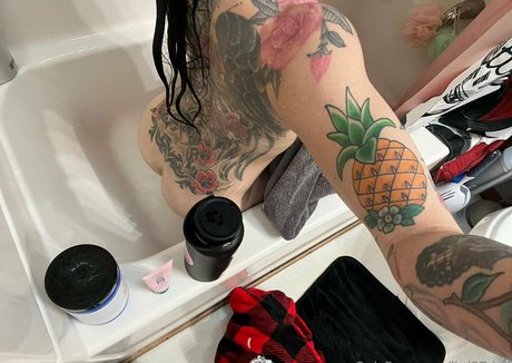 Little Doll naked model picture