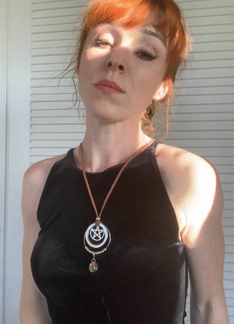 Ruth Connell pornstar beautiful photo