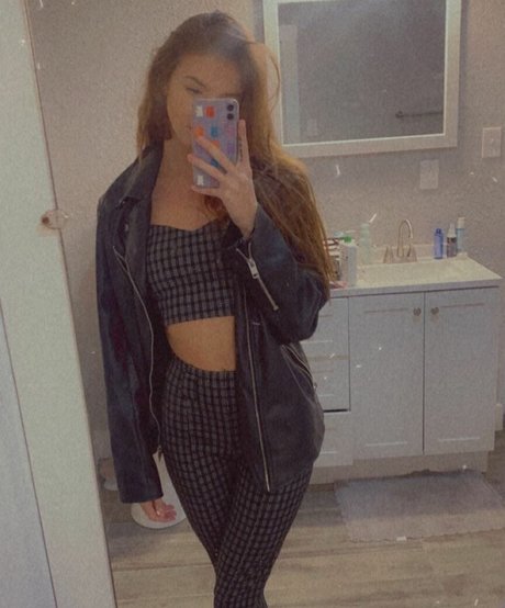 scarlettbabyof star art pic