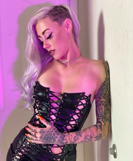 Shonda Laurelee Mackey model naked pics