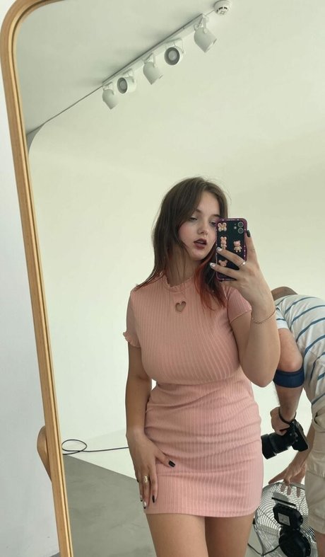 Caroline Moore free star image