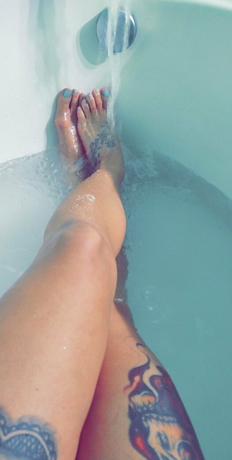 curvy shemale onlyfans beautiful nude picture