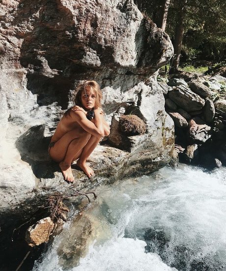 Chloe Kian star top photo