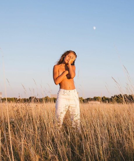 Chloe Kian pornstar naked img