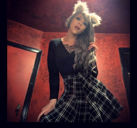 female popular onlyfans pretty pictures