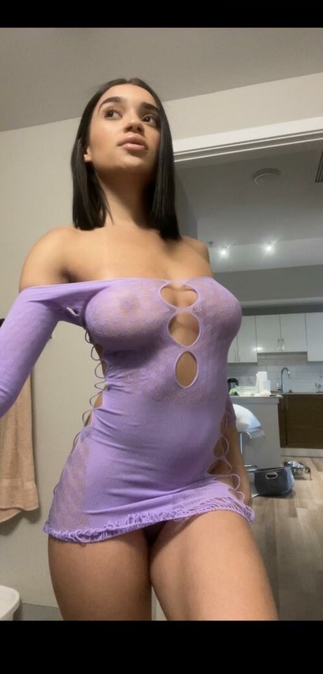 lilbabyhenness1 pornstar nude picture