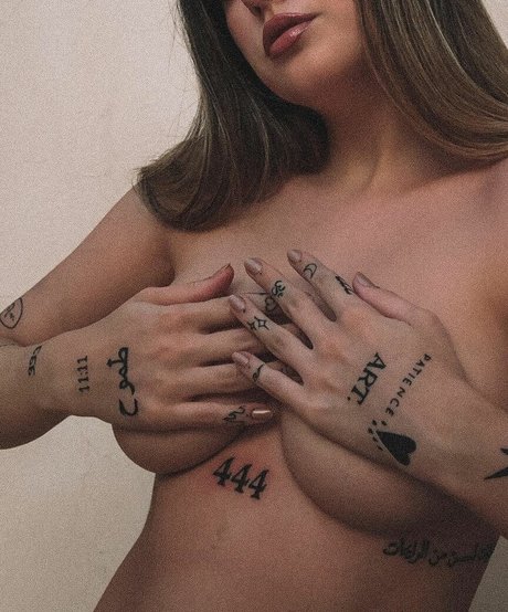 Leticia Borghesan exclusive star photo