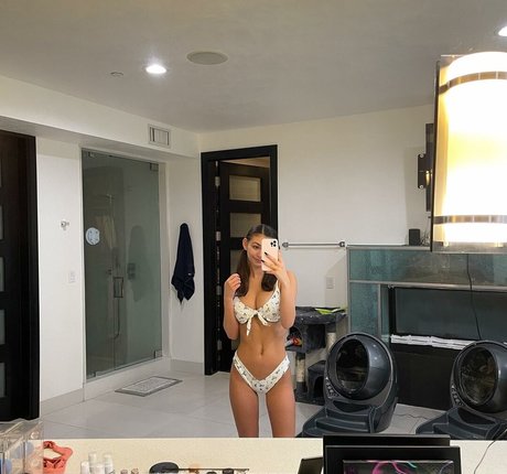 female influencer onlyfans art naked archive