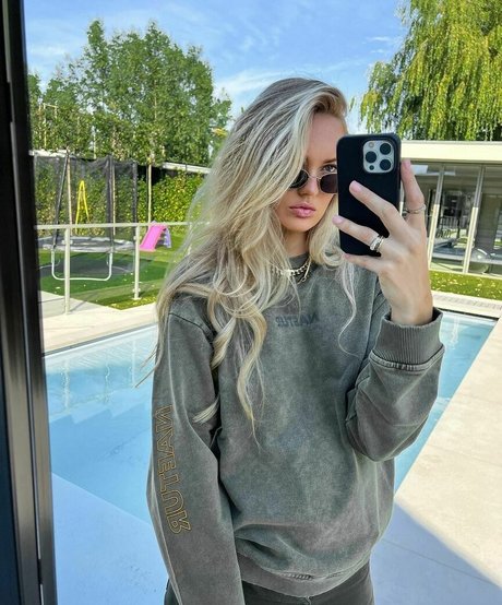 Romee Strijd nude model picture