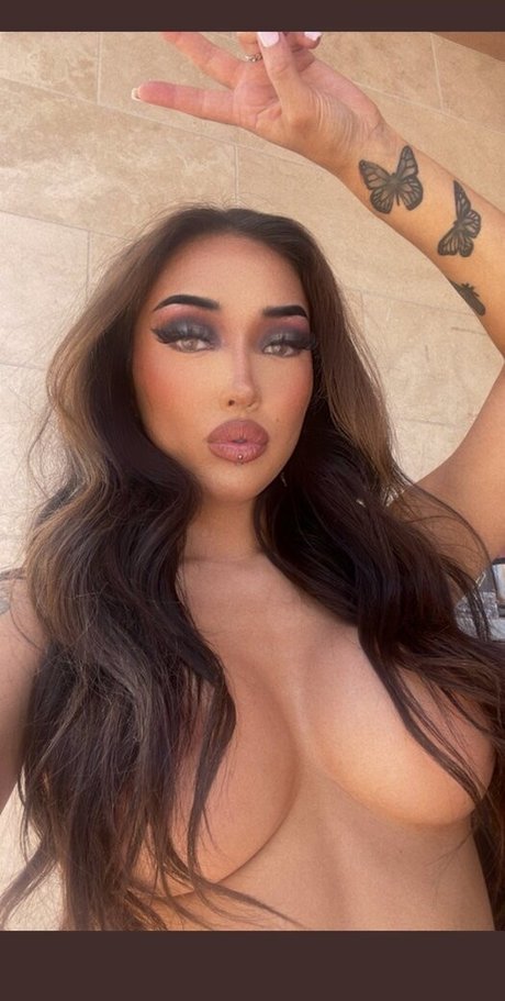 Mia Bunny pornstar naked img