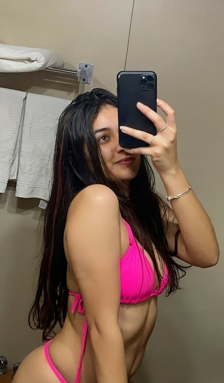 Thami Ferrara pretty actress img