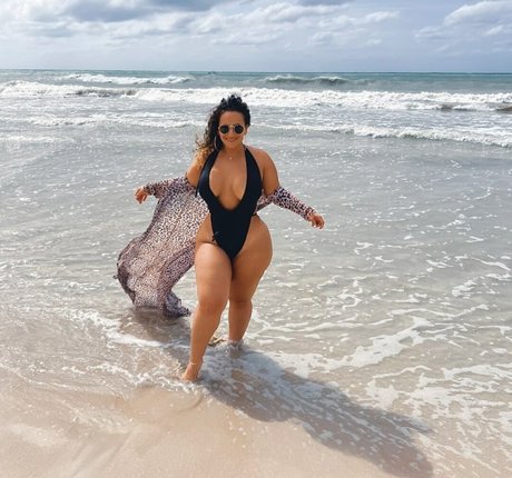 SheIsSpunky model xxx pic