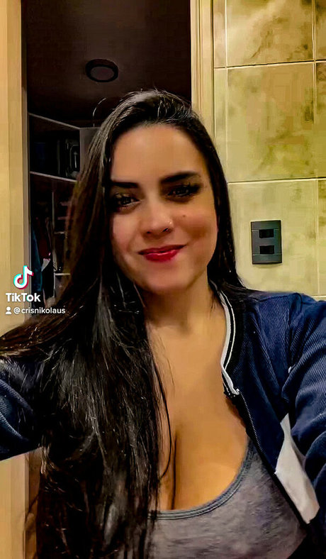 Cris Nikolaus exclusive actress images