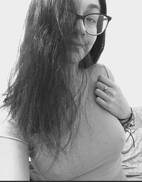 Montselopezz naked pornstar gallery