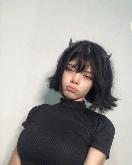 mikaccr model naked images