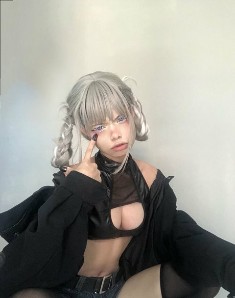 mikaccr nude model img