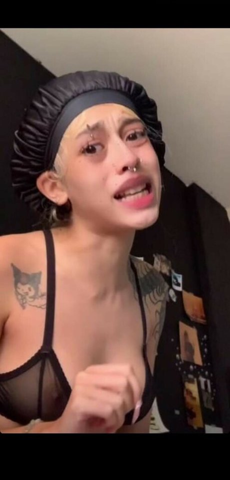 Strychniness model sex images