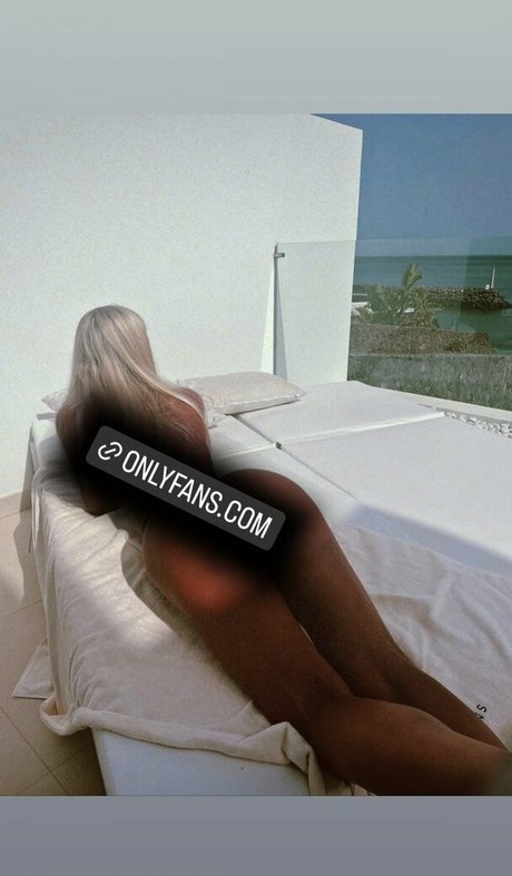 CaitlinJessie erotic star img