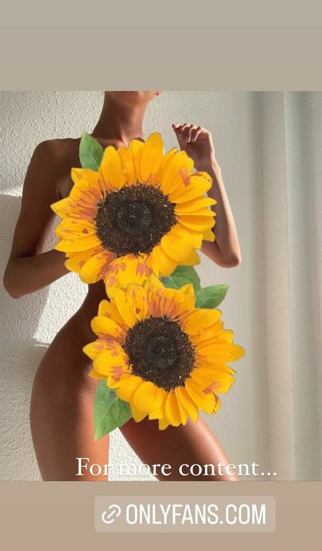 CaitlinJessie pornstar adult picture