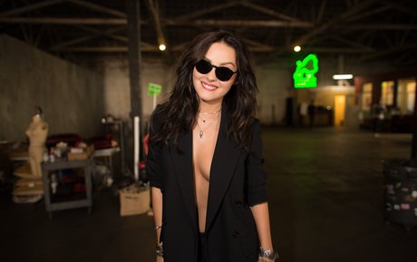 Alexandra Tyler star erotic photo