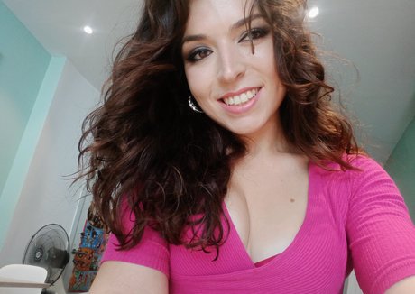 Vibes Victory star sexy pic