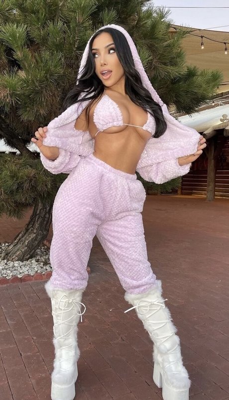 Racquel Symons beautiful actress pics