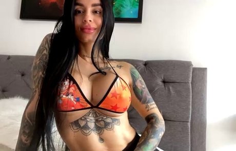 Lara Henao art model pictures