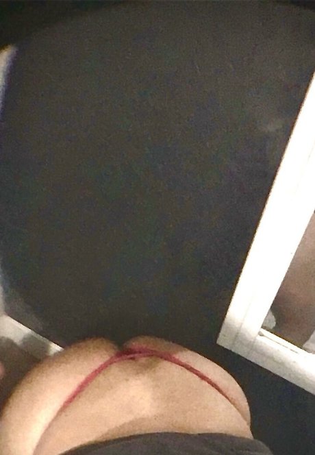 llouiexx exclusive model photo