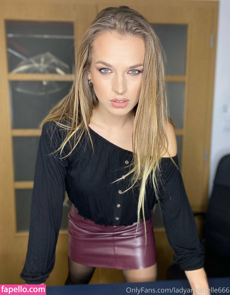 Lady Annabelle pornographic model pictures